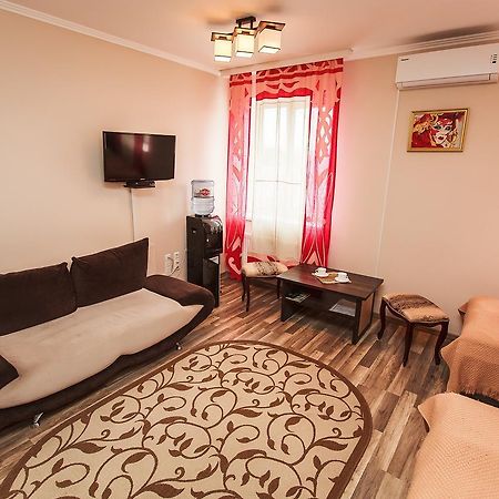 Slavyanskaya Hata Hotel Baranavichy Exterior photo