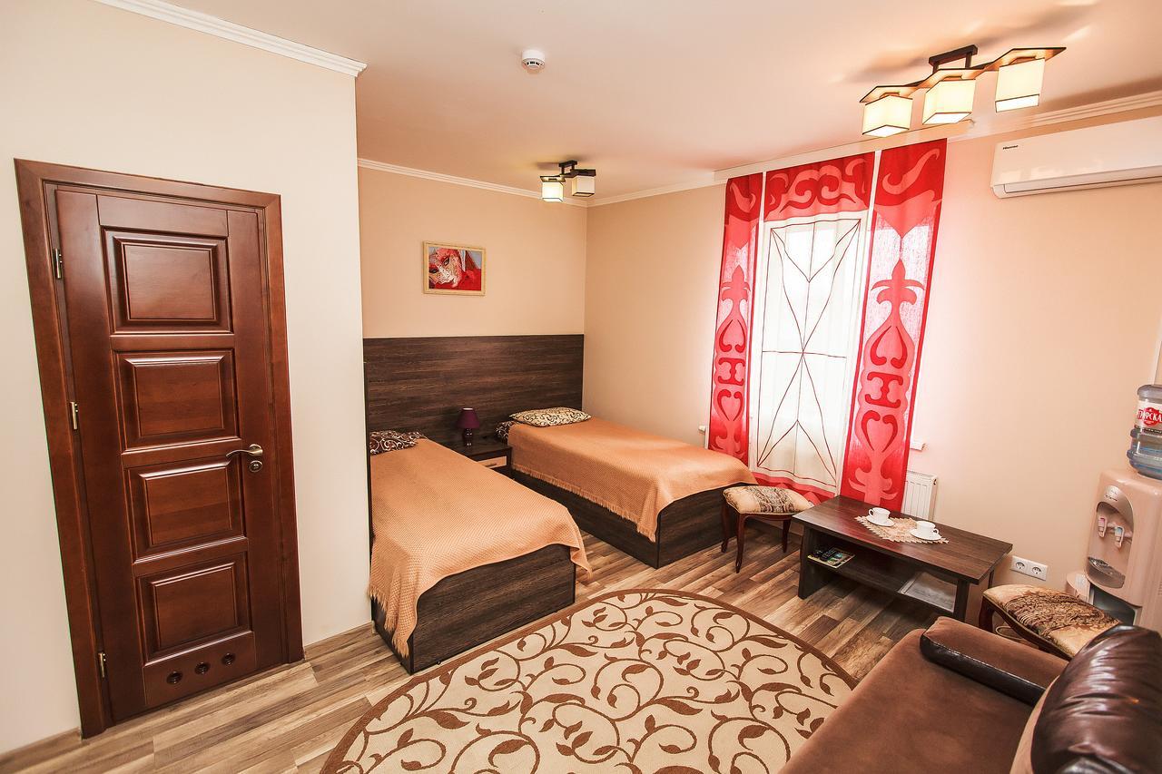 Slavyanskaya Hata Hotel Baranavichy Exterior photo